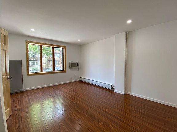 5th image of 2222 E 15th St #1