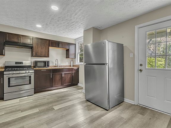 4th image of 719 Grove St