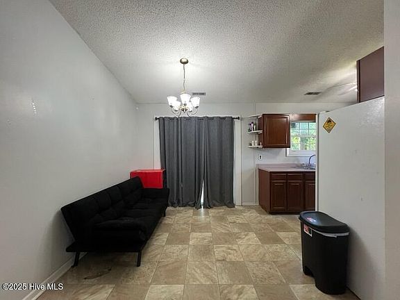 5th image of 710 Terrace Ct
