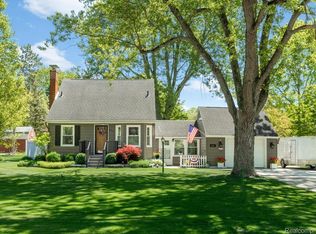 832 N 9th St, Saint Clair, MI 48079