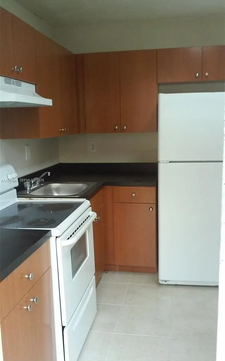 Chestnut Hill Condo — Photo 3