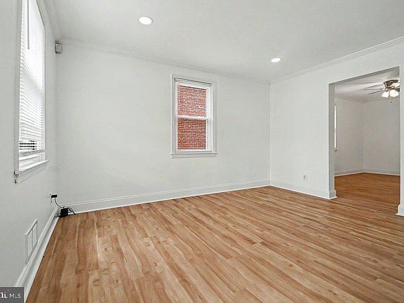 3rd image of 222 8th Ave