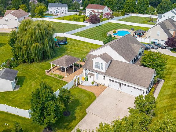 5th image of 16 Nicholas Dr