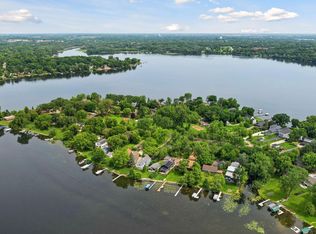 217 Peninsula Rd, Medicine Lake, MN 55441