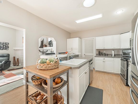5th image of 300 SW 7th Ave 1012 #1012