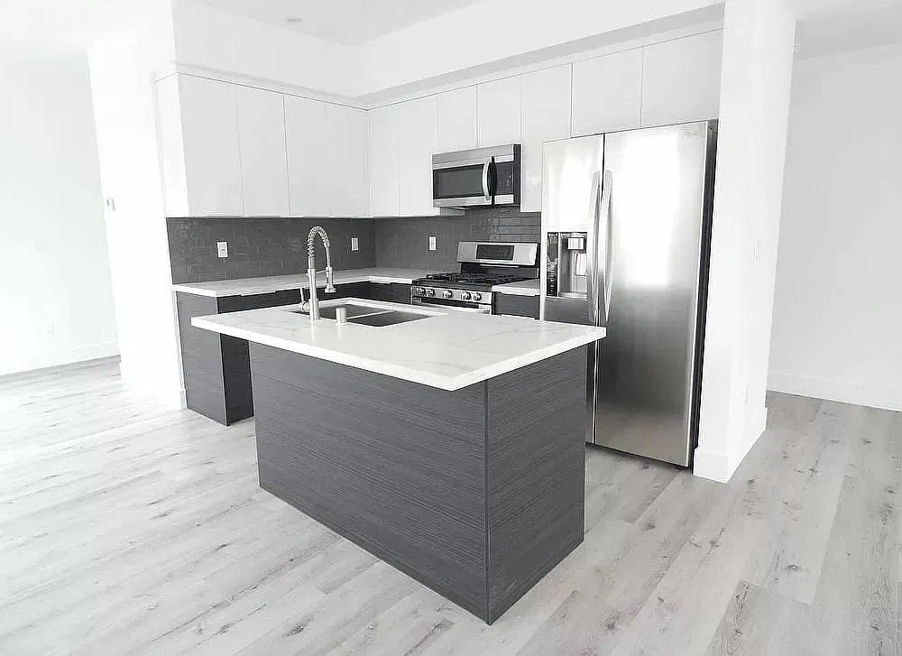 3 bed, 2.5 bath, 1939 sqft, $3,845 — Photo 2