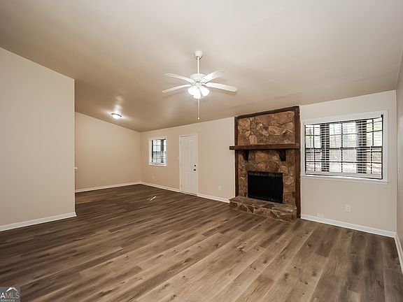 4th image of 380 Fleming Ct