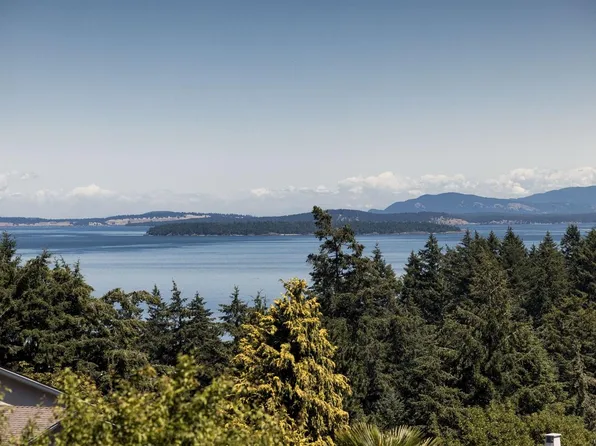 5254 Westover Pl, Saanich, BC V8Y 1P6