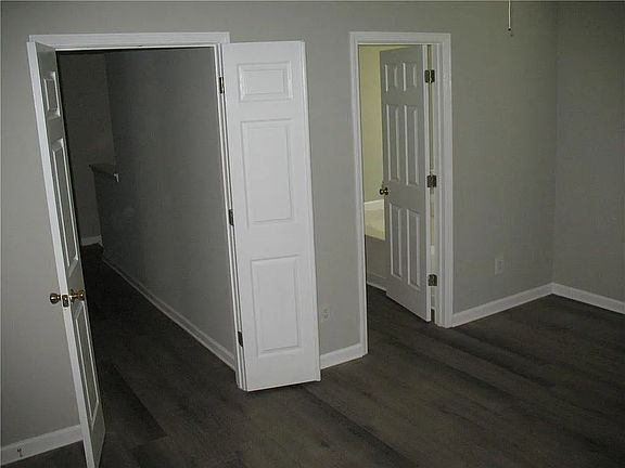 3rd image of 980 Melrose Park Pl