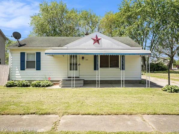 1314 McEwen St, Burton, MI 48509