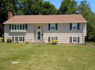 14 Downing Cir, Bloomfield, CT 06002