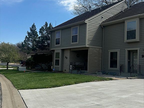 2nd image of 98 SW Pepper Tree Ln