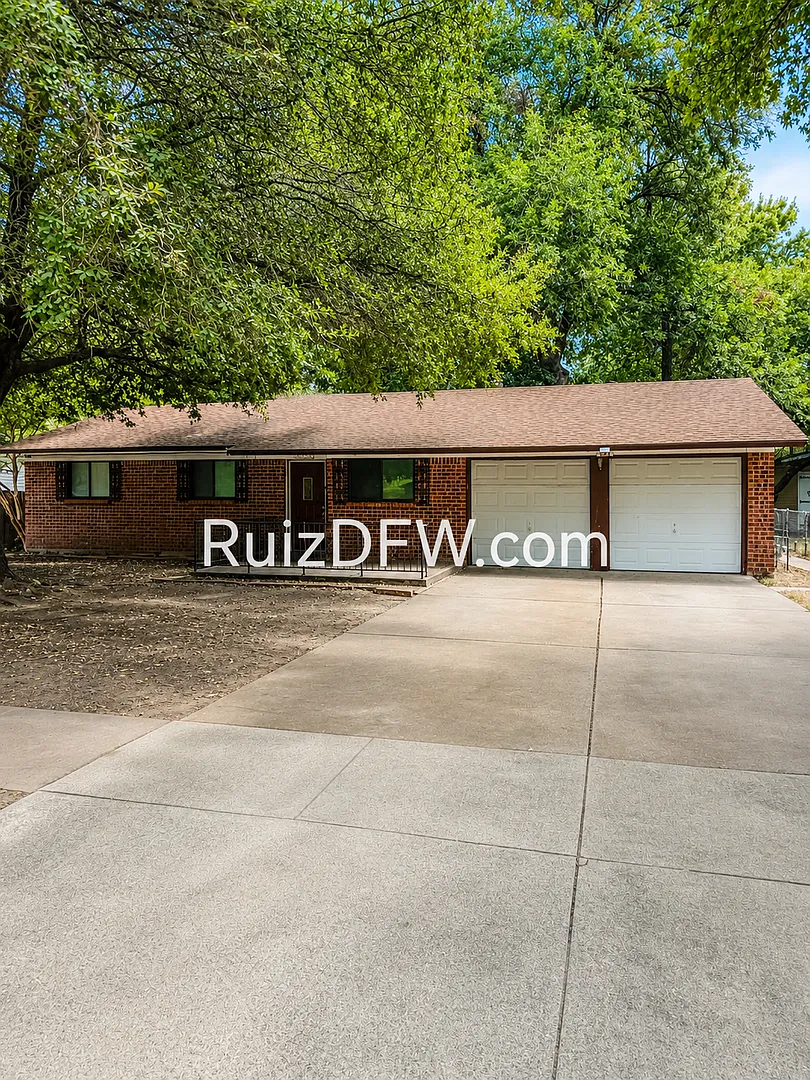 Single-Family Home Available! — Photo 1