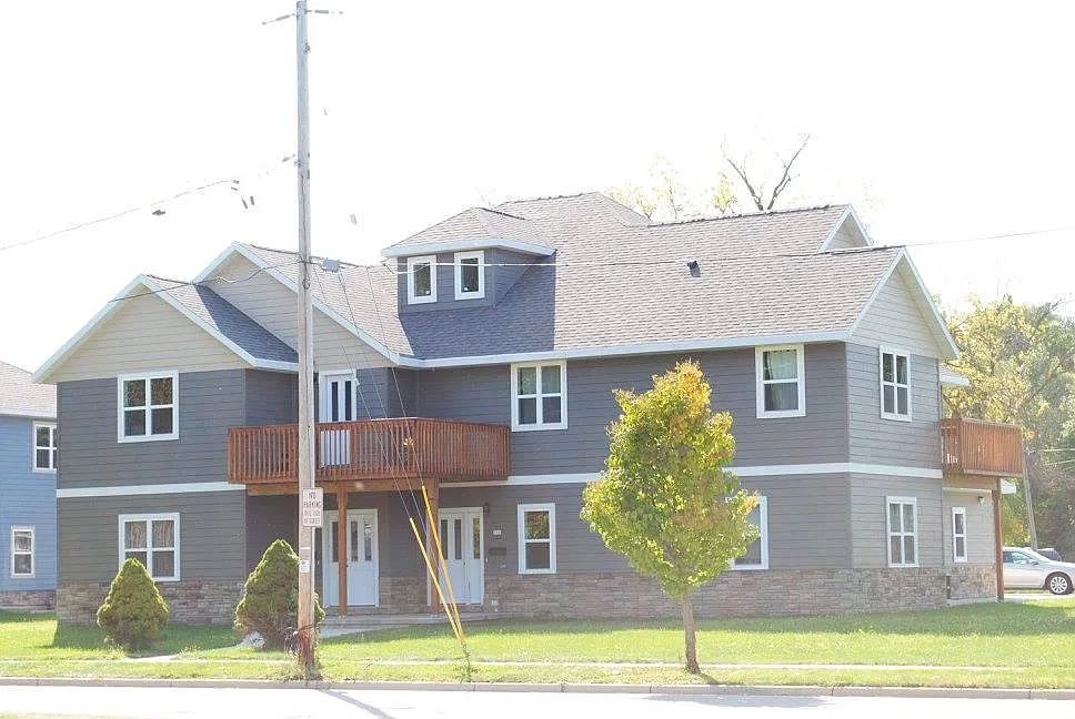 5 bed, 2000 sqft, $3,300 — Photo 3