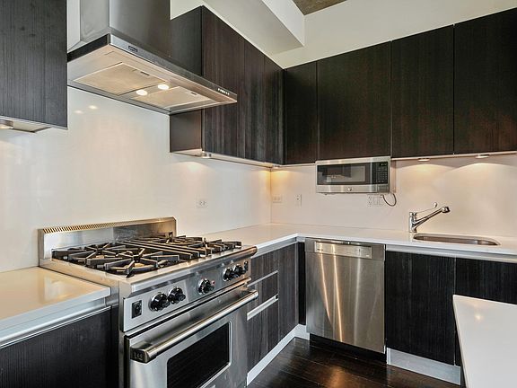 5th image of 600 N Fairbanks Ct Unit 3205