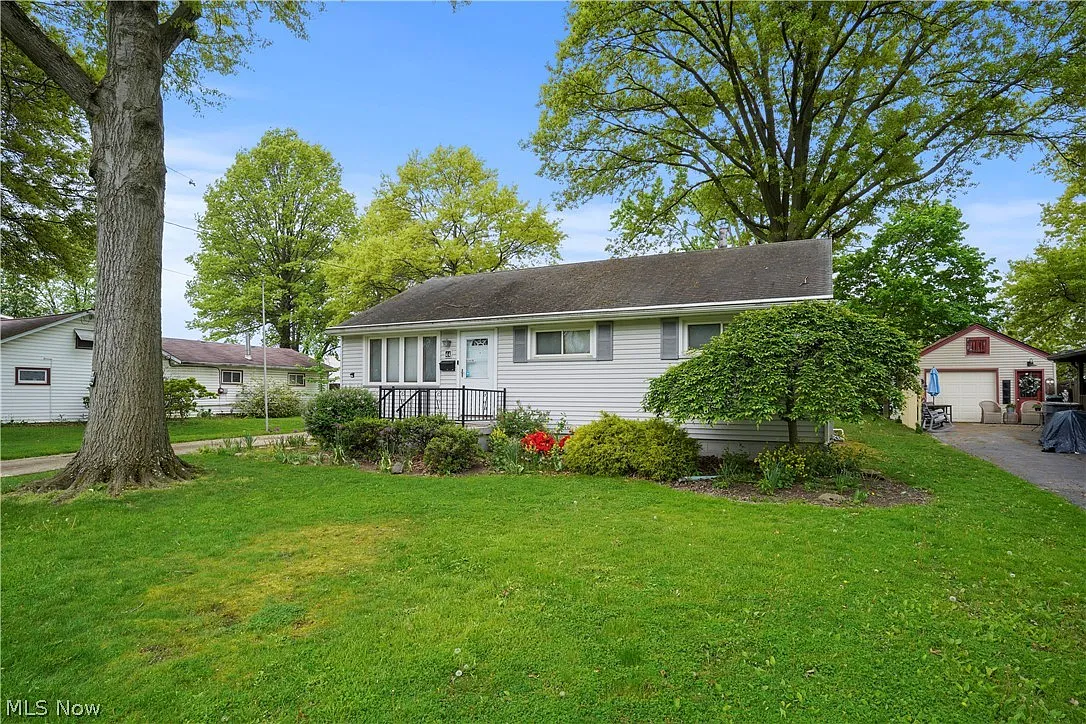 44 Kroeck Ave photo 1