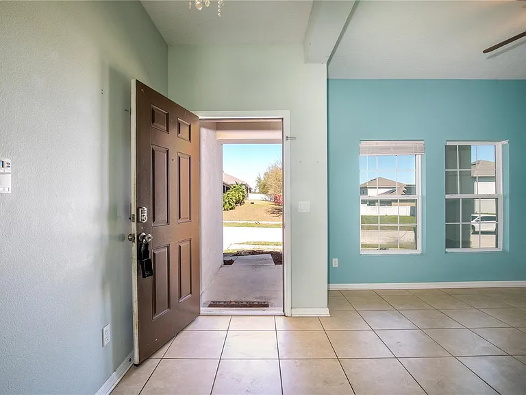 2572 Limerick Cir — Photo 5