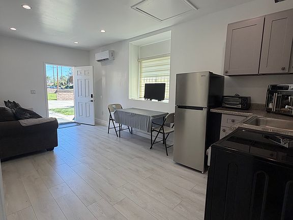 3rd image of 17557 W Saticoy St #17557