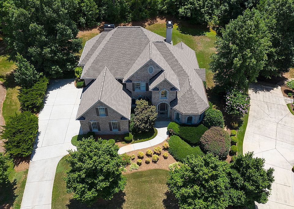 2nd image of 2379 Glenmore Ln