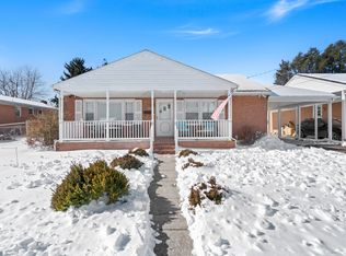 632 S Seminary St, Charles Town, WV 25414
