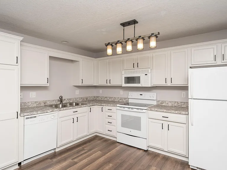 1151 SE Village View Ln — Photo 5