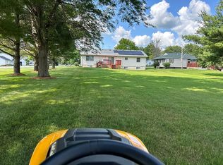 255 Cambridge Ct, Dixon, IL 61021