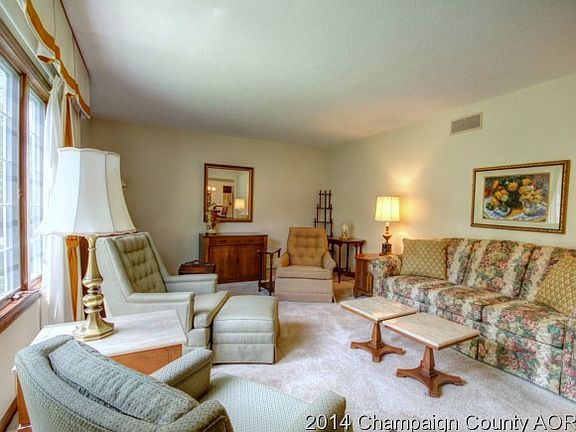 3rd image of 902 Hillside Dr