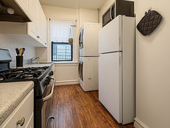 4th image of 292 Saint Johns Pl APT 45