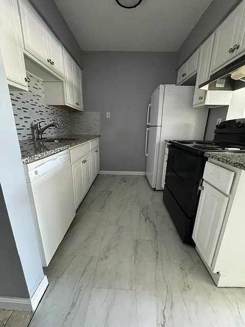 5995 W Hampden Ave — Photo 4