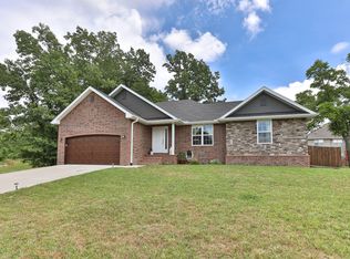 735 Poplar Ct, Marshfield, MO 65706