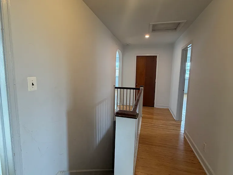 132 W 7th Ave #C — Photo 2