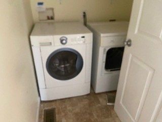 4th image of 1525 Maple Ave