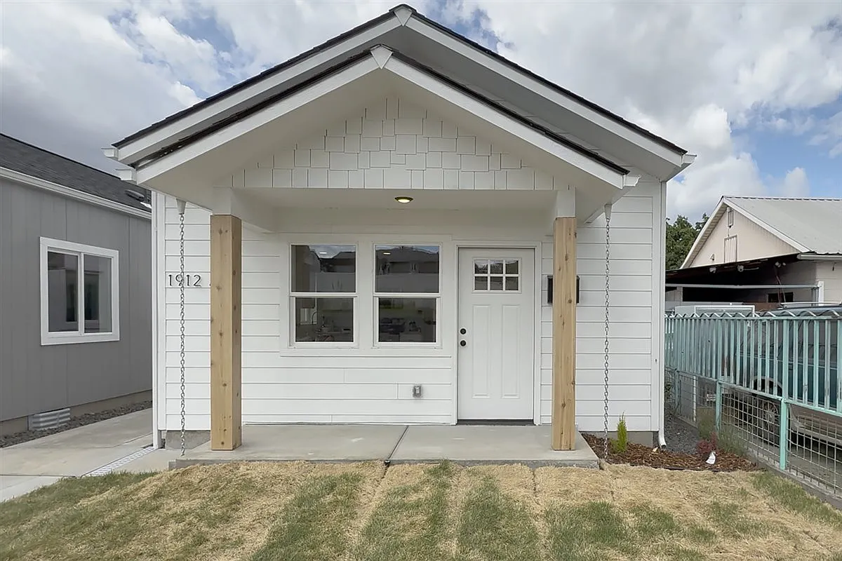 2 bed, 1003 sqft, $1,750 — Photo 1