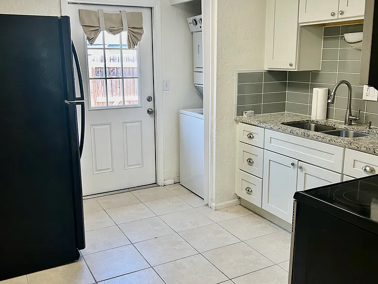 216 Orchard St #B — Photo 8