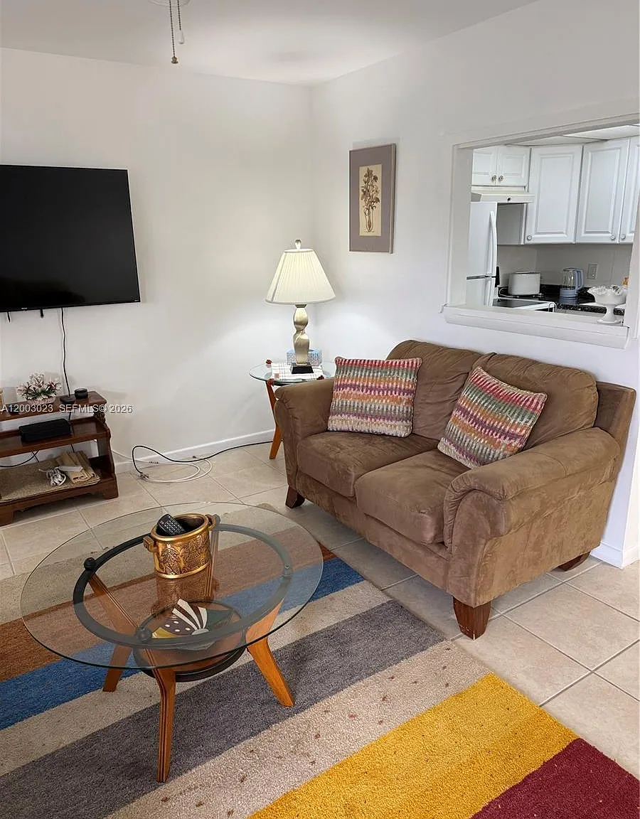 Prescott J Condo — Photo 2