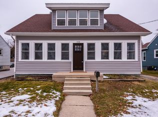 338 W 5th St, Oconomowoc, WI 53066