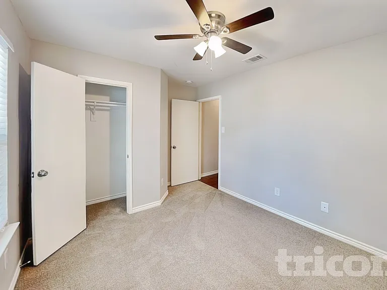 1326 Foster St — Photo 12