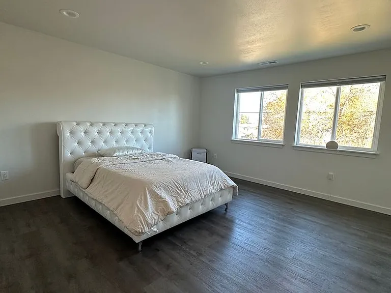 527 S Canterbury Ln — Photo 7