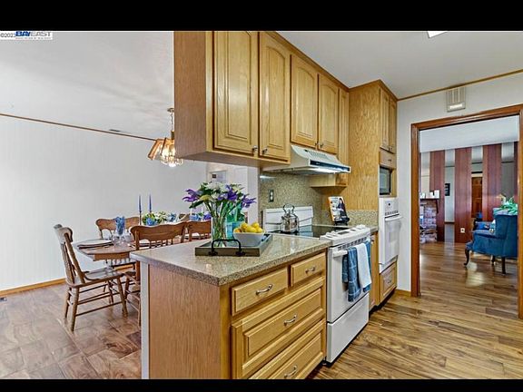 5th image of 3512 Village Rd