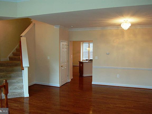4th image of 862 Rockford Sq NE