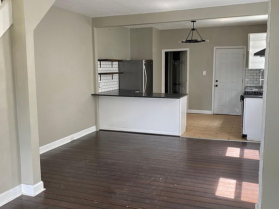 3rd image of 1333 W 61st St #0