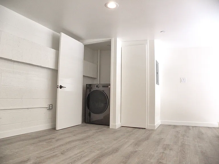 665 W 2nd St #2 — Photo 19