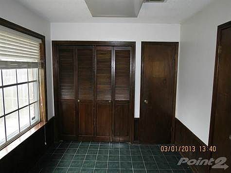 3rd image of 2047 Worchester Ln