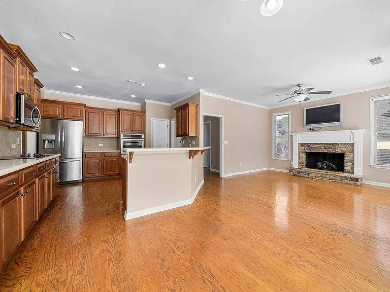 130 Candler Ct — Photo 10