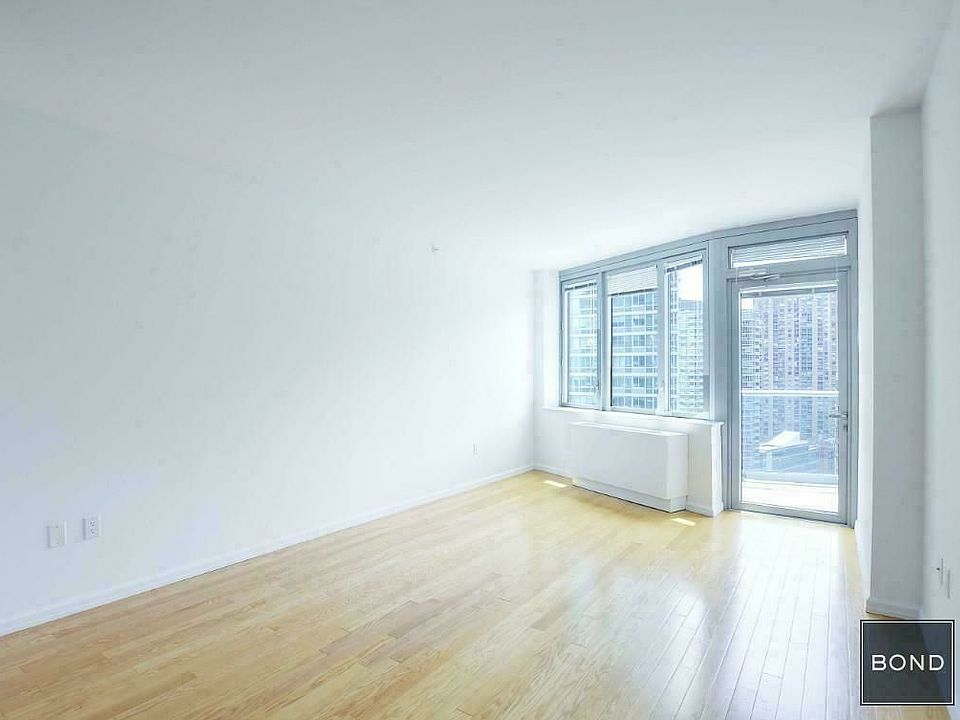 1st image of 4545 Center Blvd APT 3502