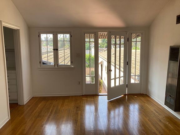 2nd image of 834 1/2 Silver Lake Blvd