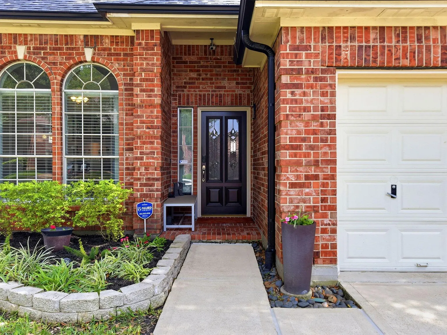 4 bed, 2.0 bath, 2067 sqft, $3,000 — Photo 4