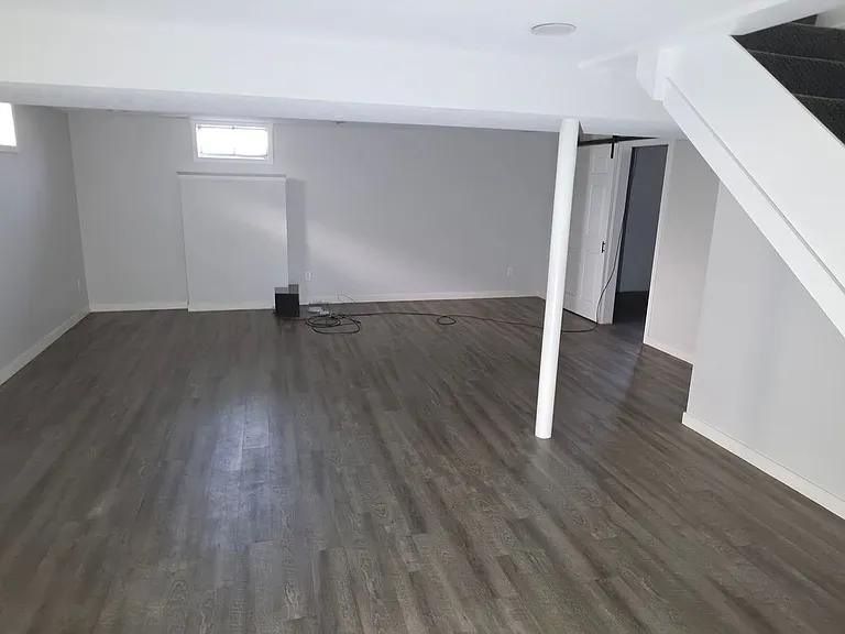 612 W Russ Ave — Photo 24