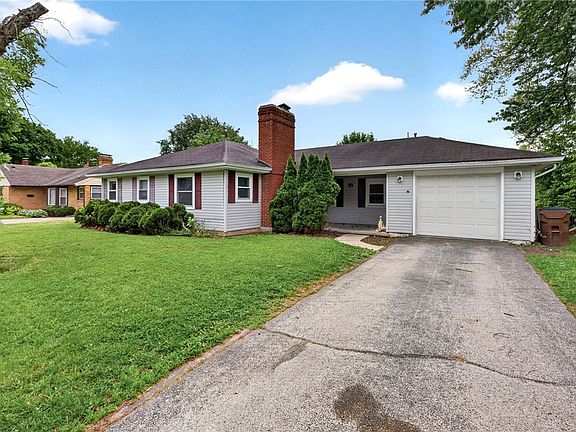 3rd image of 14 W Sherry Dr