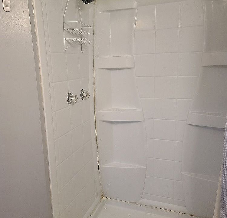 1st image of 325 S 2nd Ave